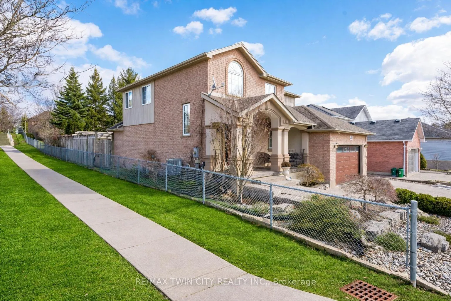 Photo 44 of 60 Chandos Drive, Kitchener, Centreville Chicopee — HOMEH
