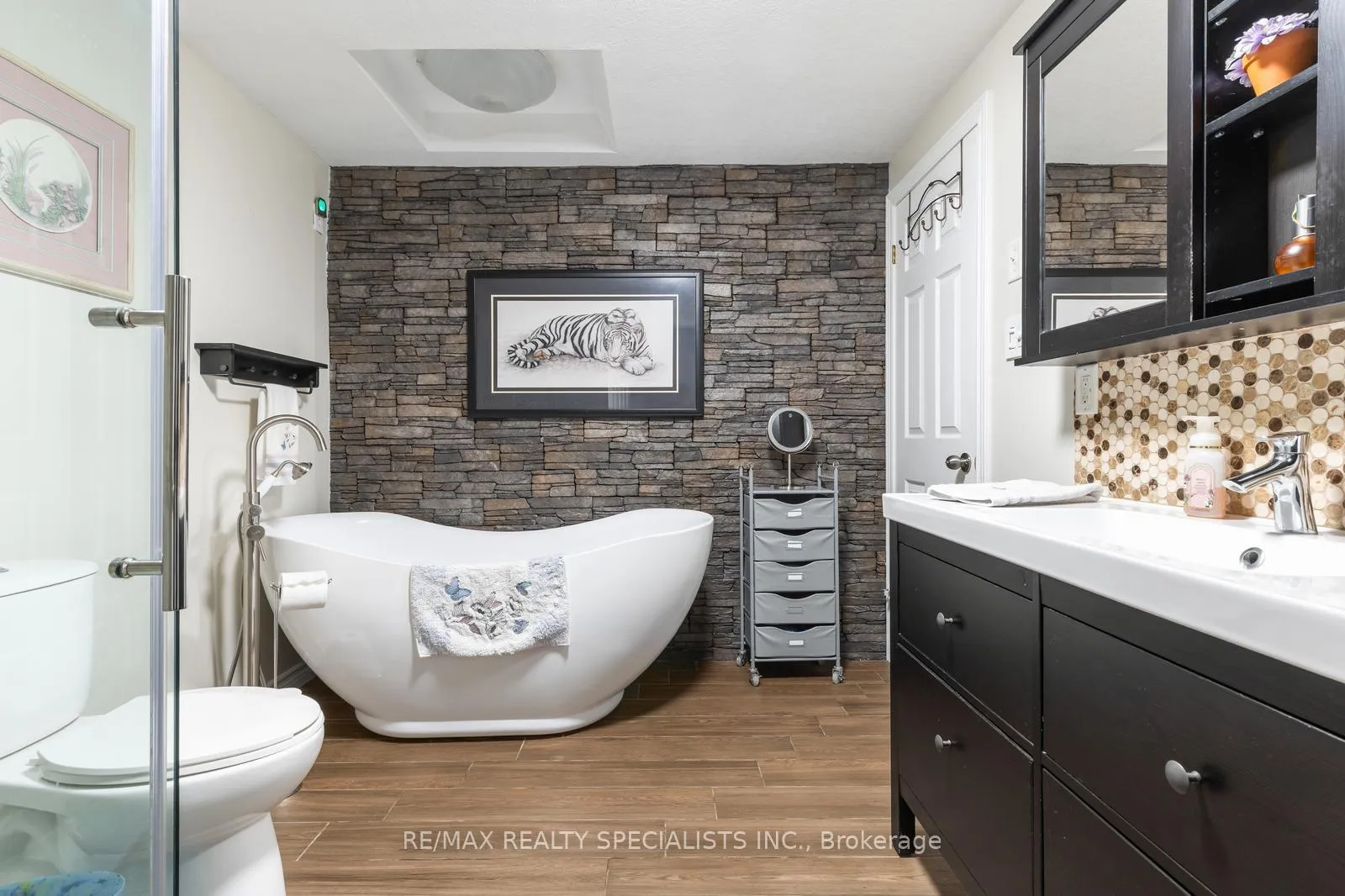 Photo 26 of 16 Lois Lane, Guelph, Willow West/Sugarbush/West Acres — HOMEH