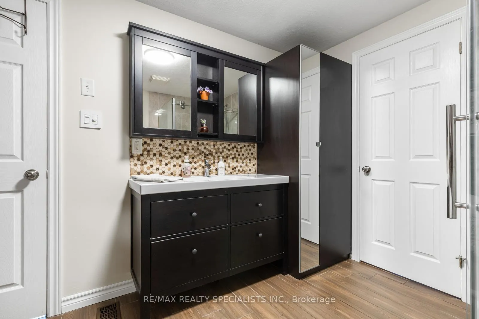 Photo 28 of 16 Lois Lane, Guelph, Willow West/Sugarbush/West Acres — HOMEH