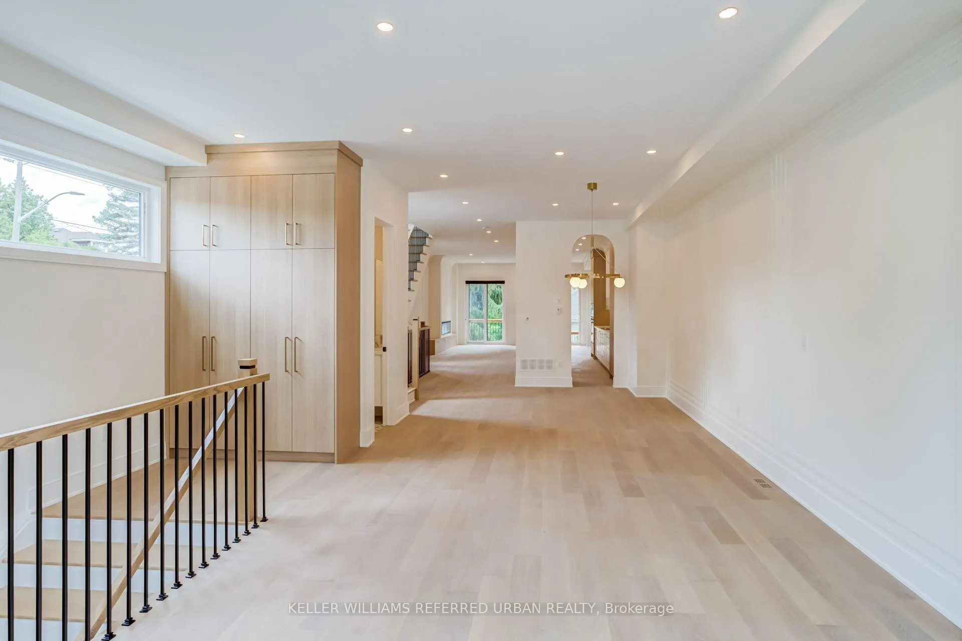 Photo 4 of 39 Wesley Avenue, Mississauga, Port Credit — HOMEH