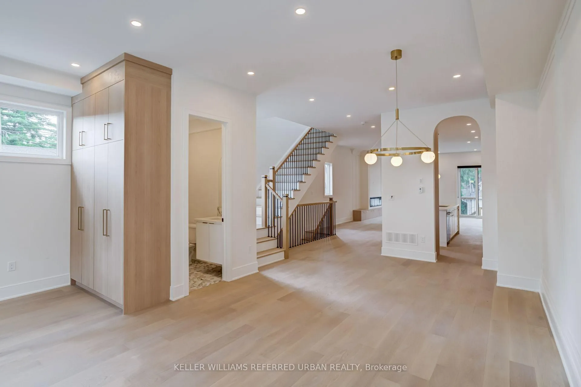 Photo 5 of 39 Wesley Avenue, Mississauga, Port Credit — HOMEH