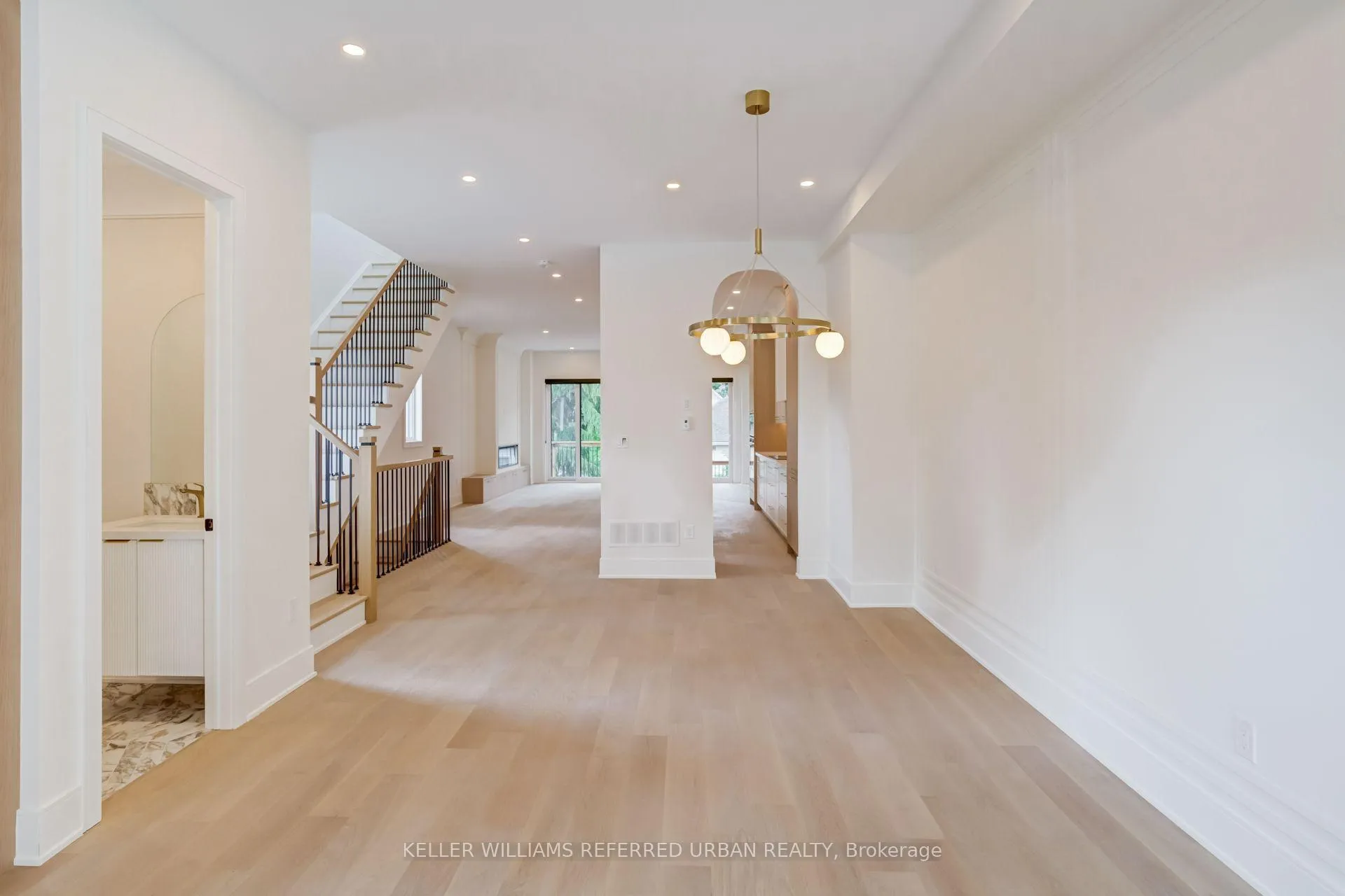 Photo 6 of 39 Wesley Avenue, Mississauga, Port Credit — HOMEH