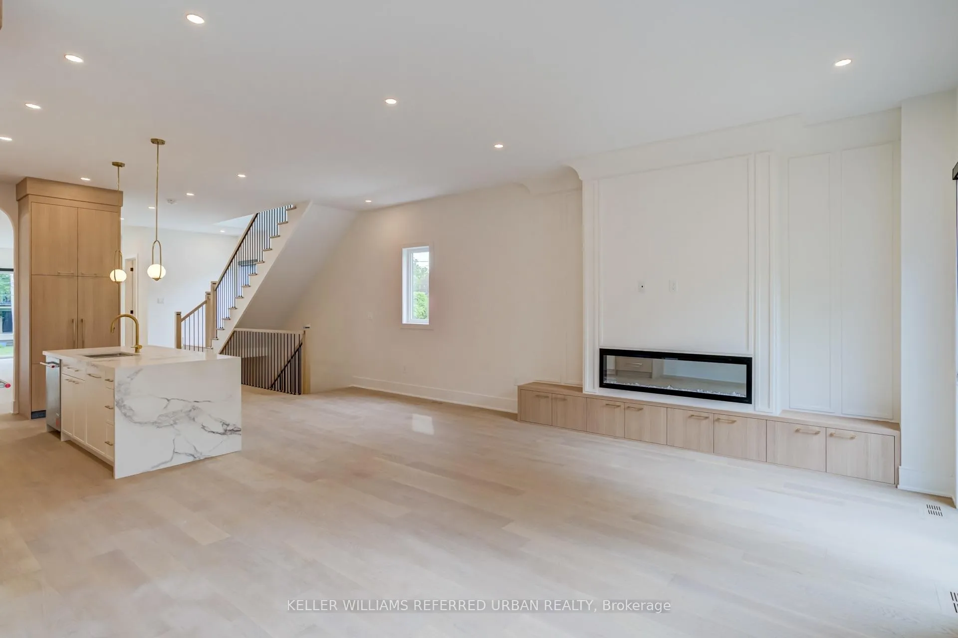 Photo 15 of 39 Wesley Avenue, Mississauga, Port Credit — HOMEH