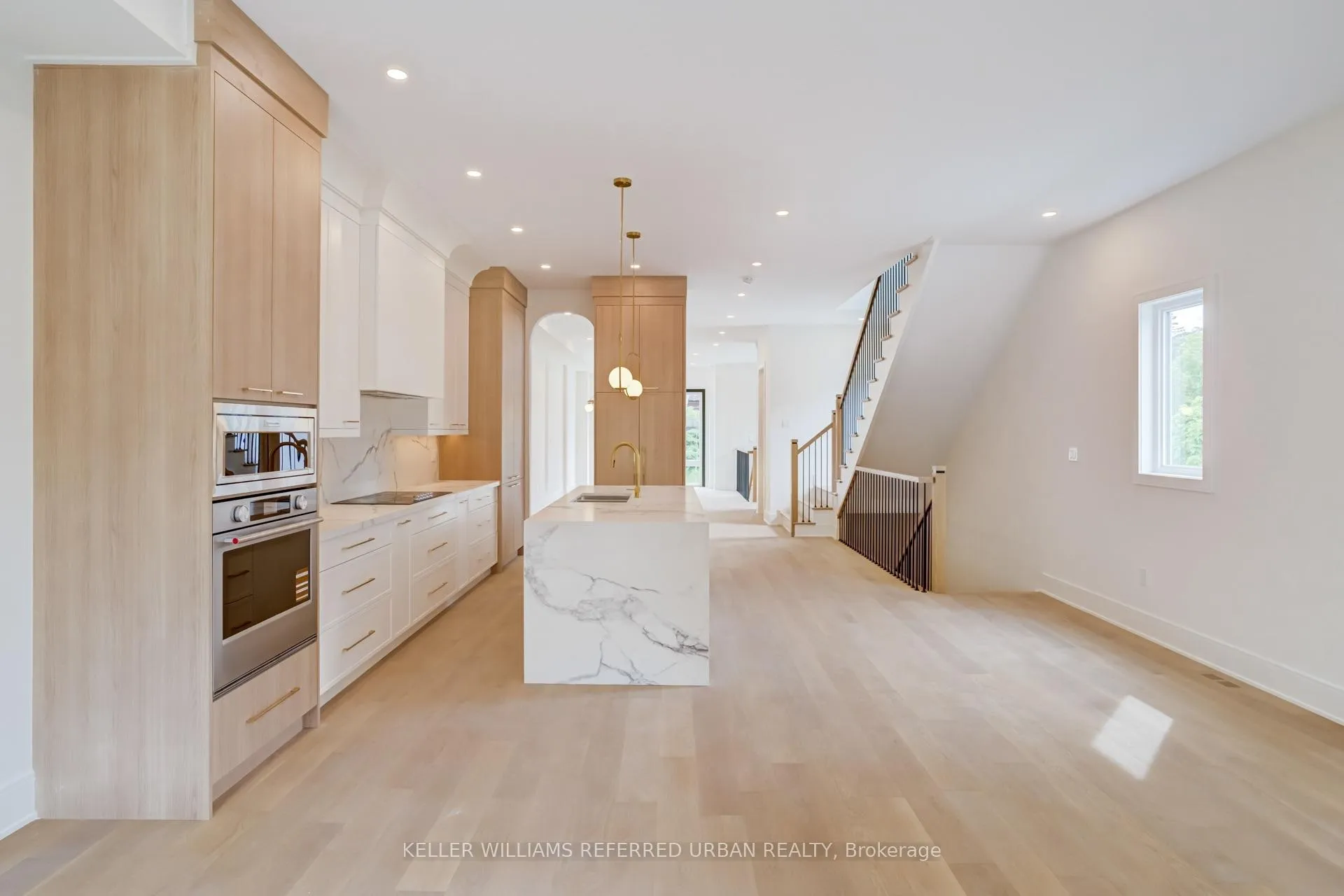 Photo 18 of 39 Wesley Avenue, Mississauga, Port Credit — HOMEH