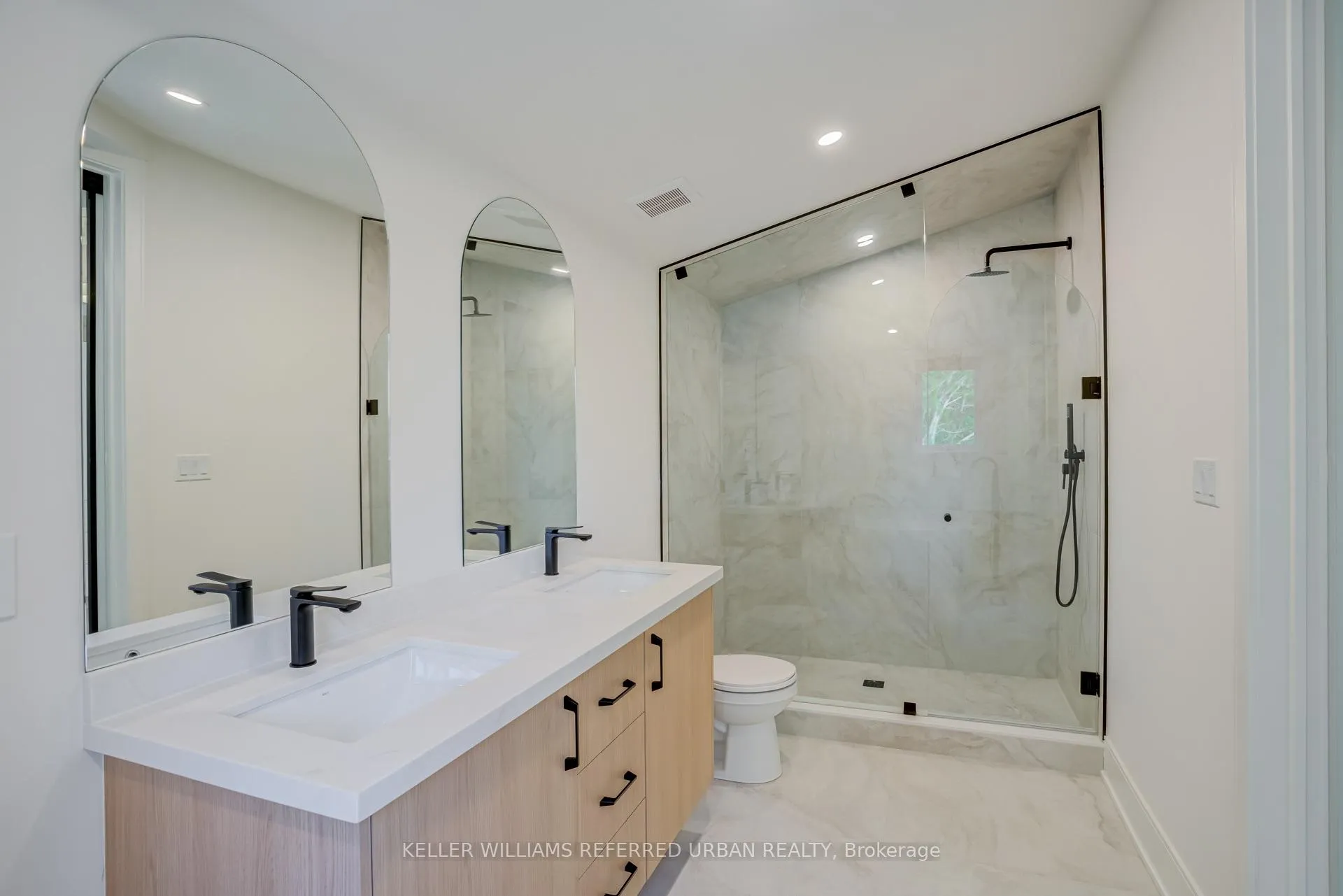 Photo 22 of 39 Wesley Avenue, Mississauga, Port Credit — HOMEH