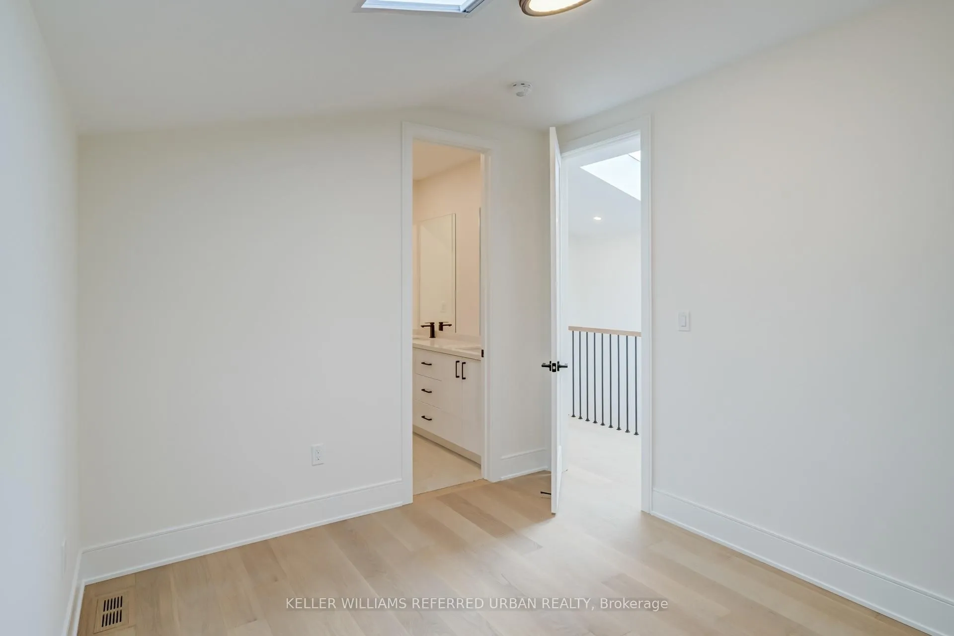 Photo 32 of 39 Wesley Avenue, Mississauga, Port Credit — HOMEH