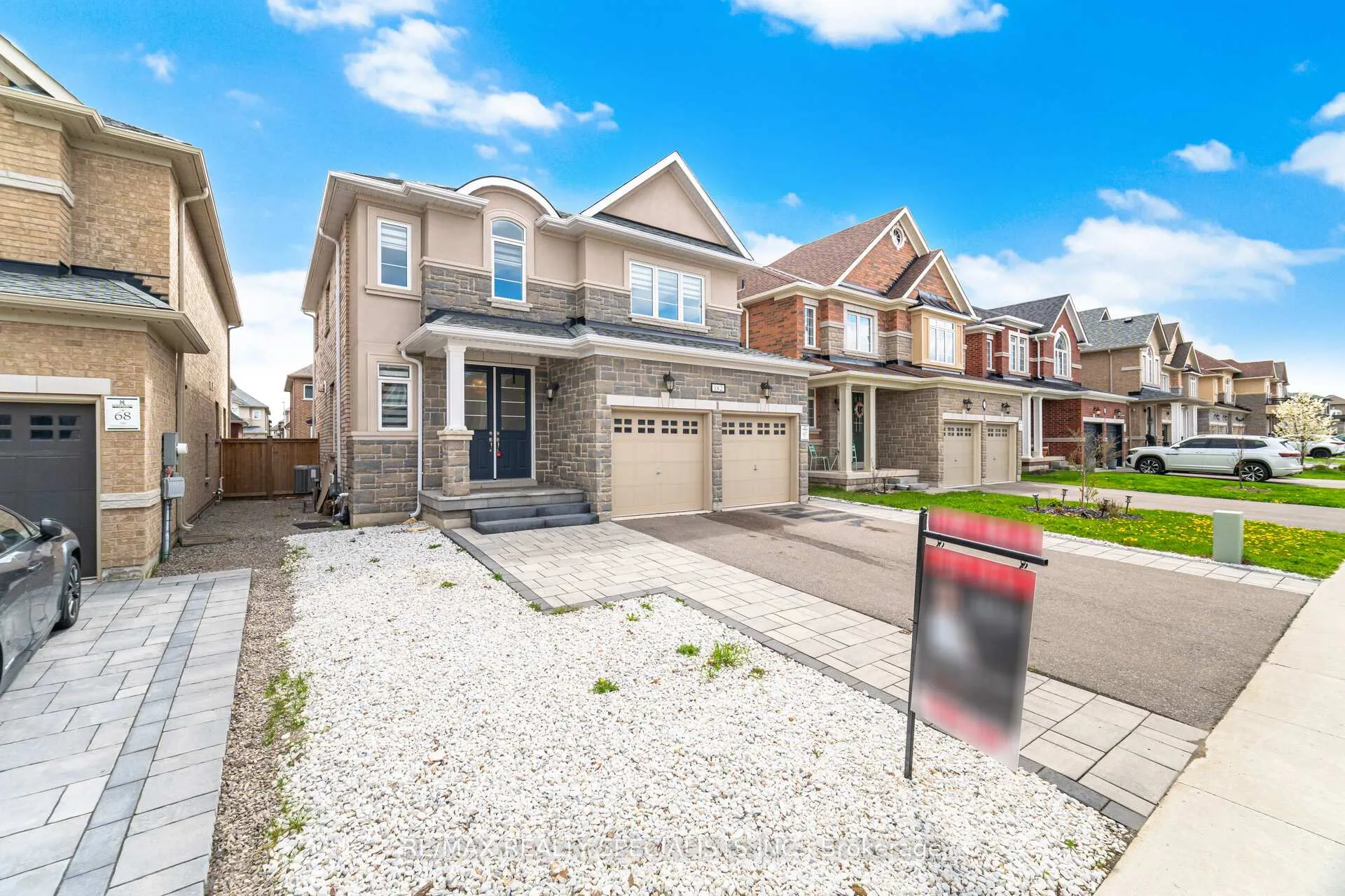 Photo 2 of 182 Whittington Drive, Hamilton, Meadowlands — HOMEH