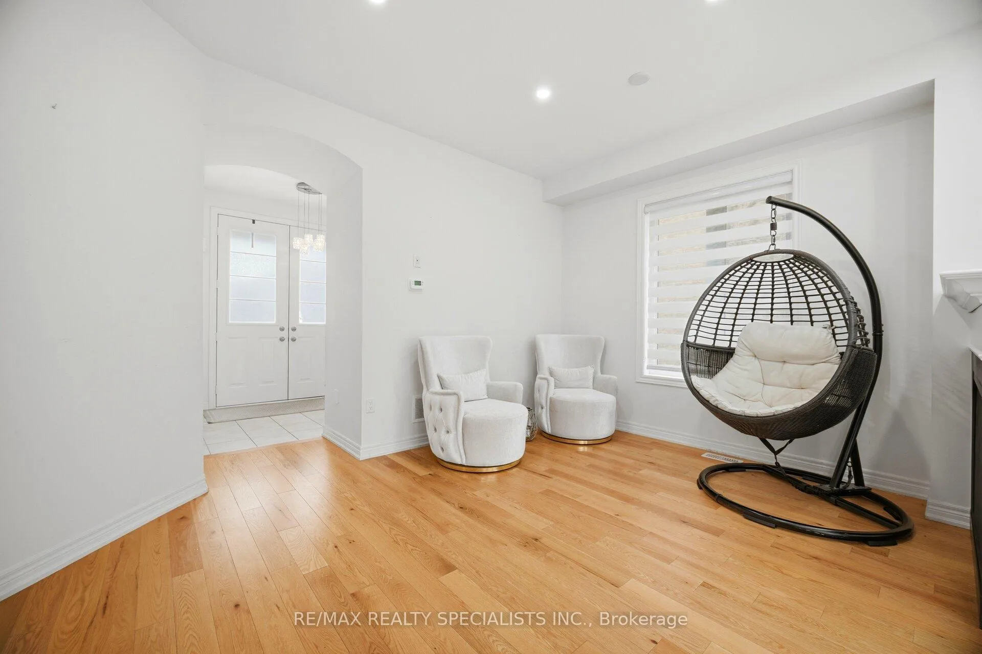 Photo 5 of 182 Whittington Drive, Hamilton, Meadowlands — HOMEH