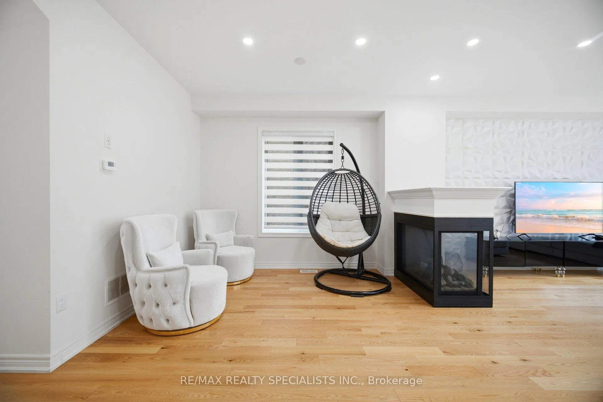 Photo 6 of 182 Whittington Drive, Hamilton, Meadowlands — HOMEH