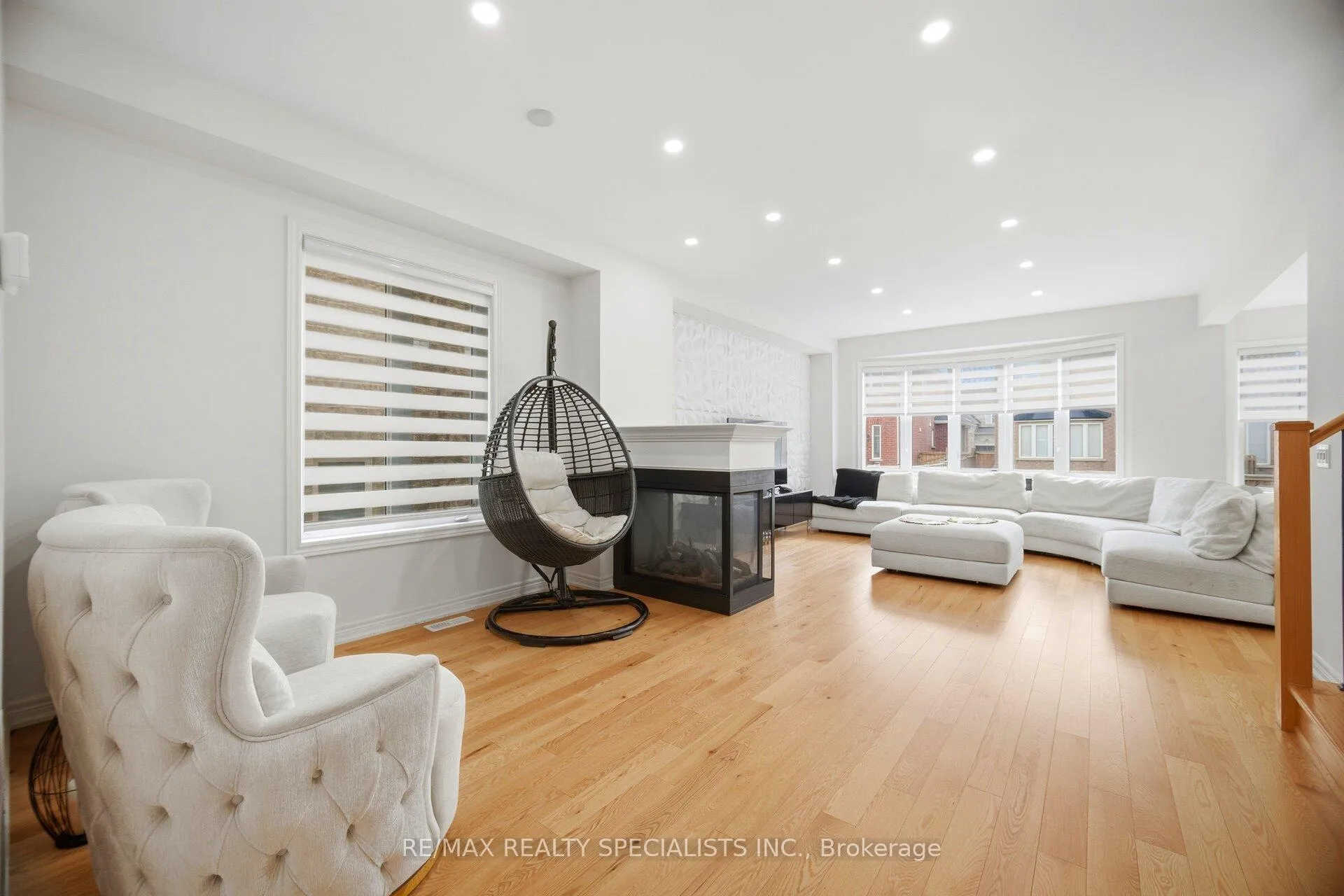 Photo 7 of 182 Whittington Drive, Hamilton, Meadowlands — HOMEH