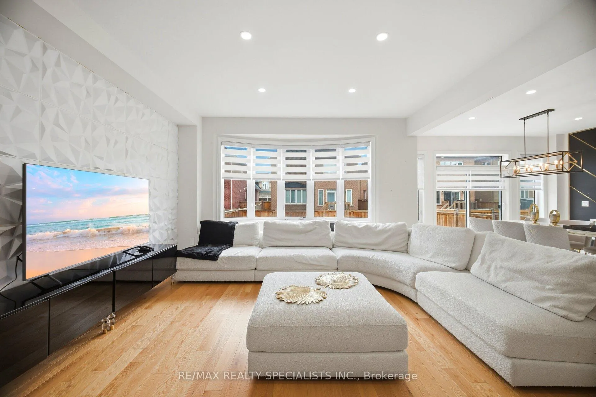 Photo 8 of 182 Whittington Drive, Hamilton, Meadowlands — HOMEH