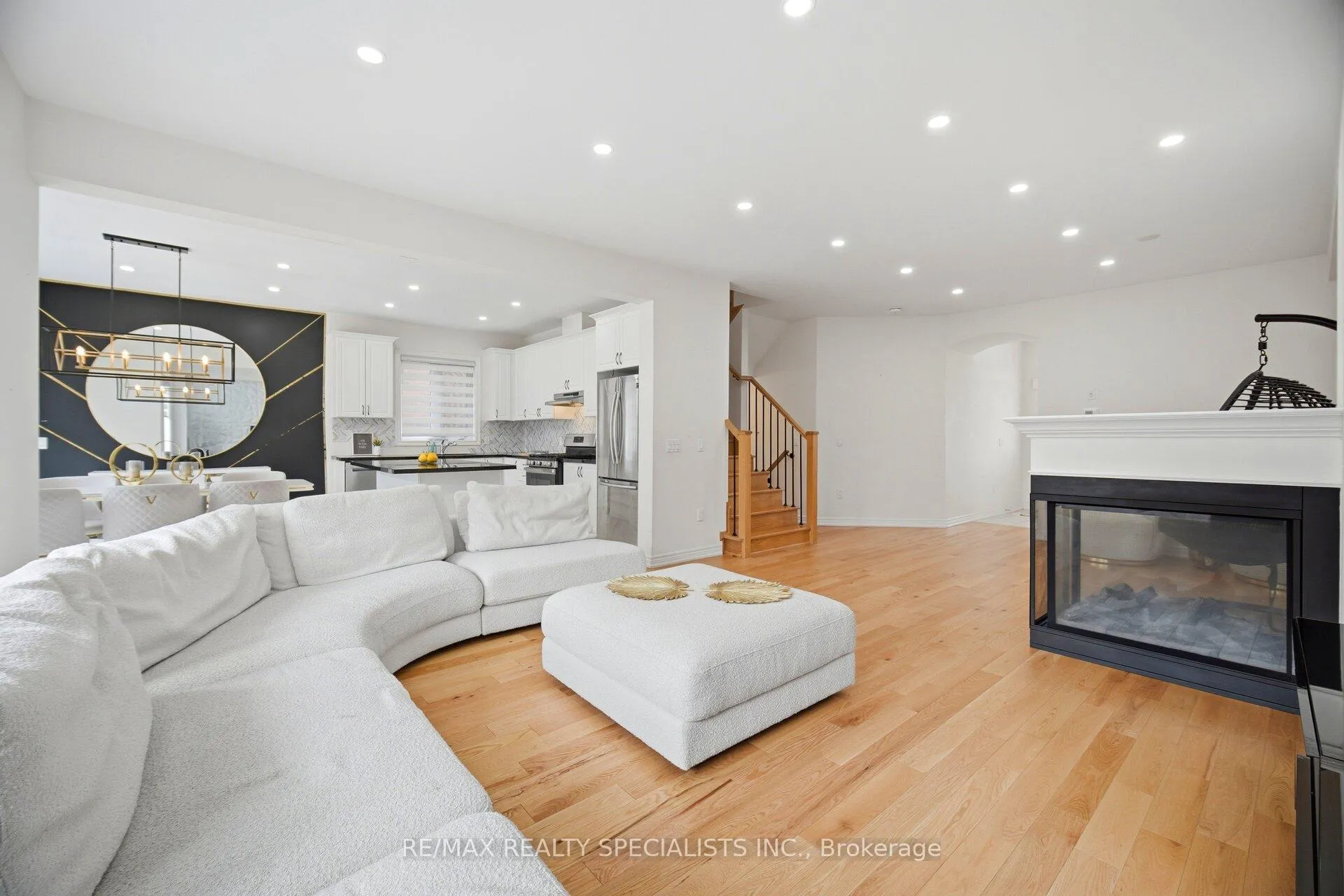 Photo 12 of 182 Whittington Drive, Hamilton, Meadowlands — HOMEH