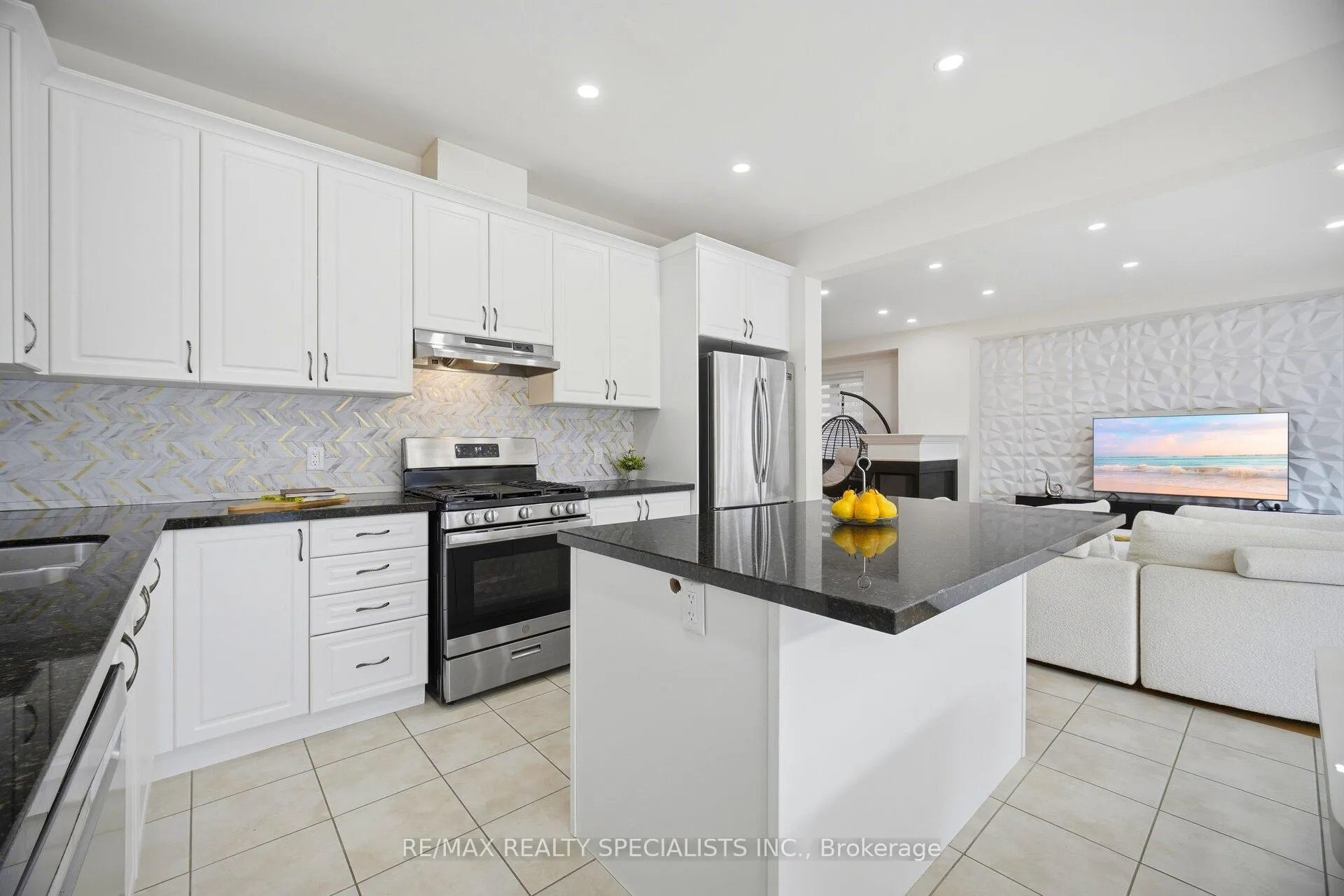 Photo 13 of 182 Whittington Drive, Hamilton, Meadowlands — HOMEH