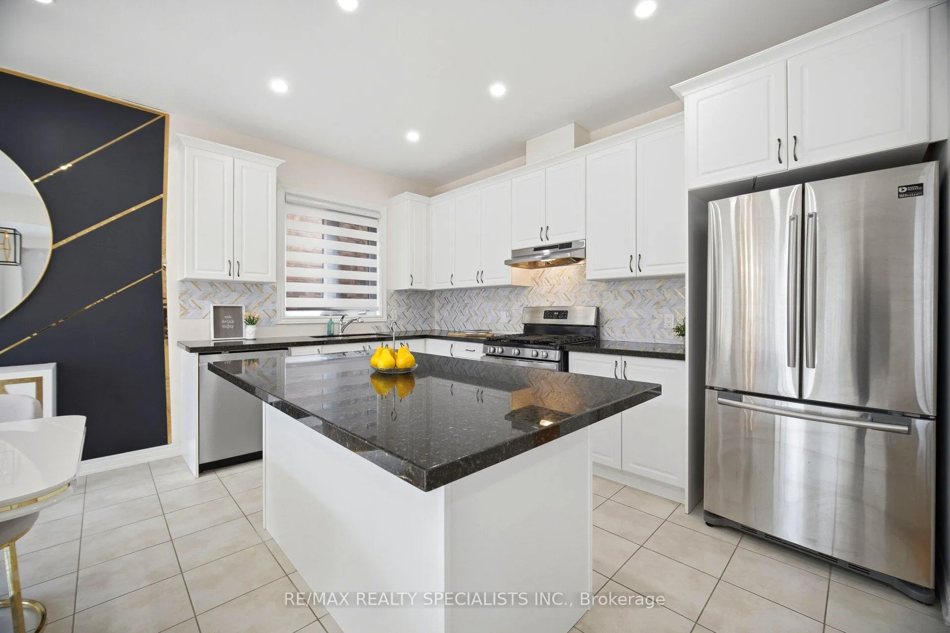 Photo 14 of 182 Whittington Drive, Hamilton, Meadowlands — HOMEH