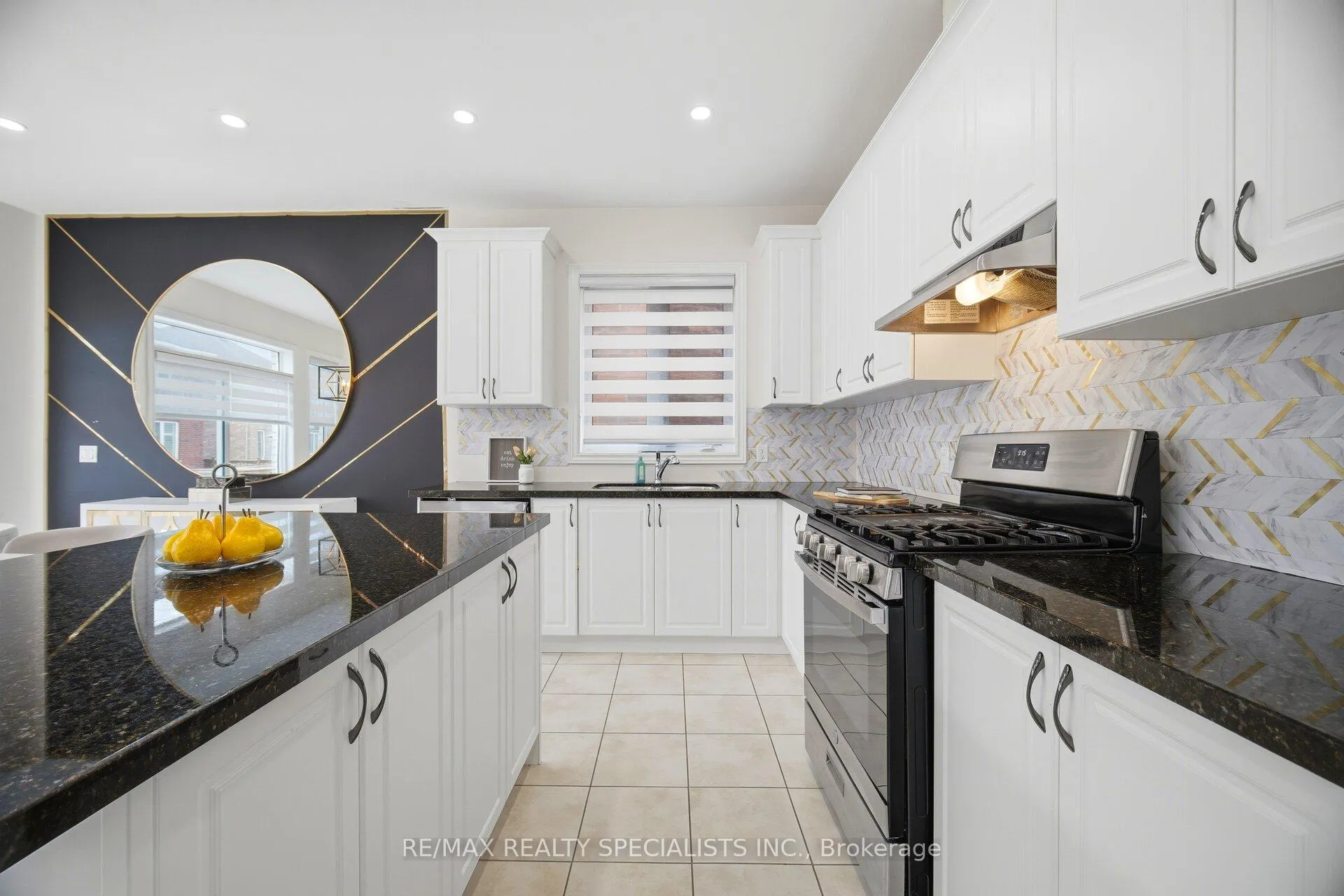 Photo 15 of 182 Whittington Drive, Hamilton, Meadowlands — HOMEH