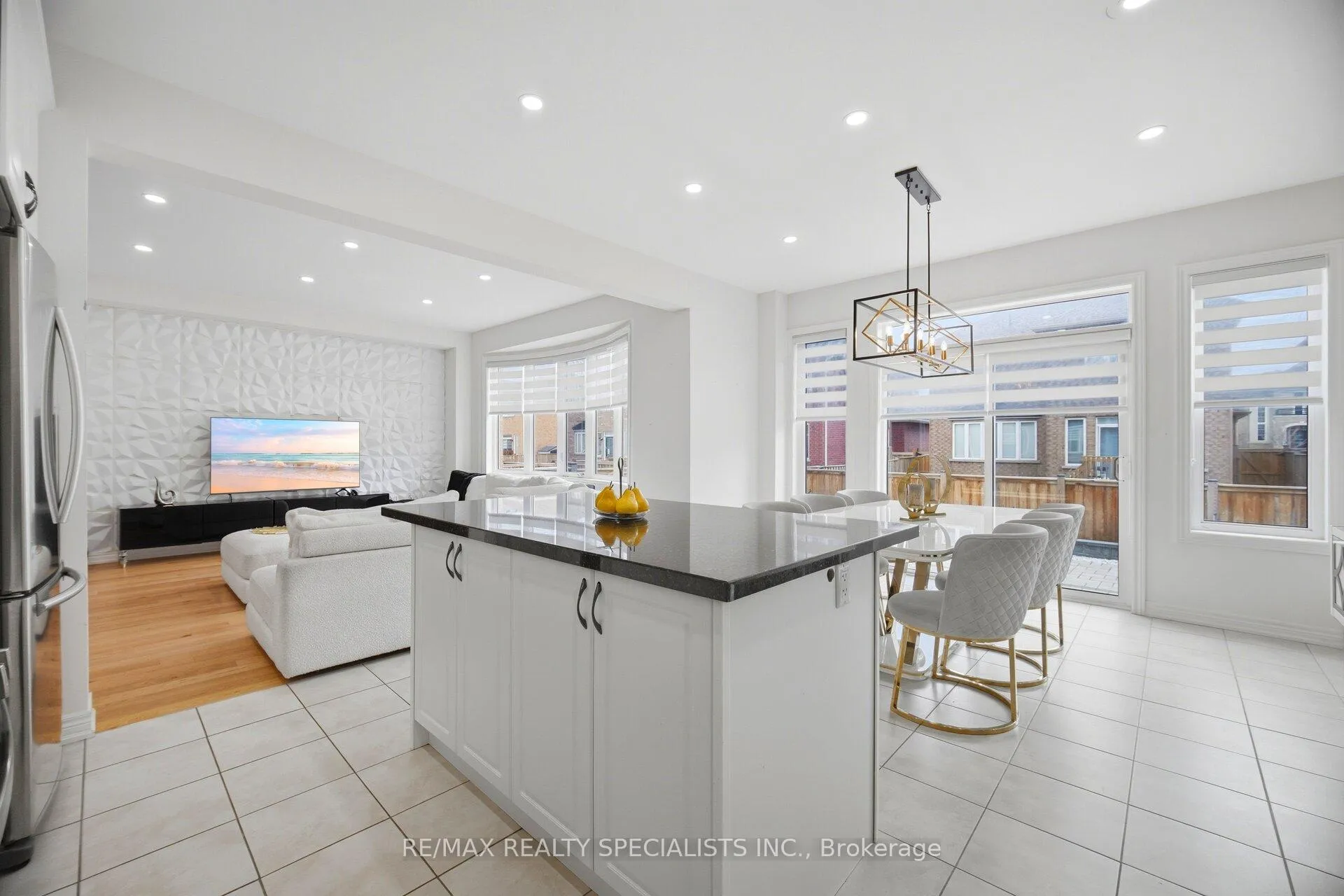 Photo 17 of 182 Whittington Drive, Hamilton, Meadowlands — HOMEH