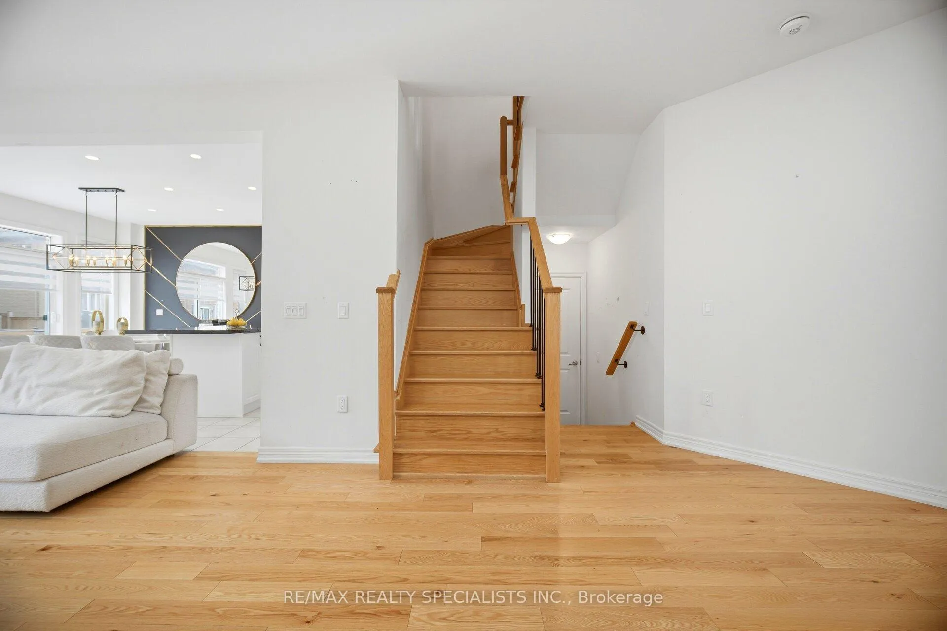Photo 26 of 182 Whittington Drive, Hamilton, Meadowlands — HOMEH