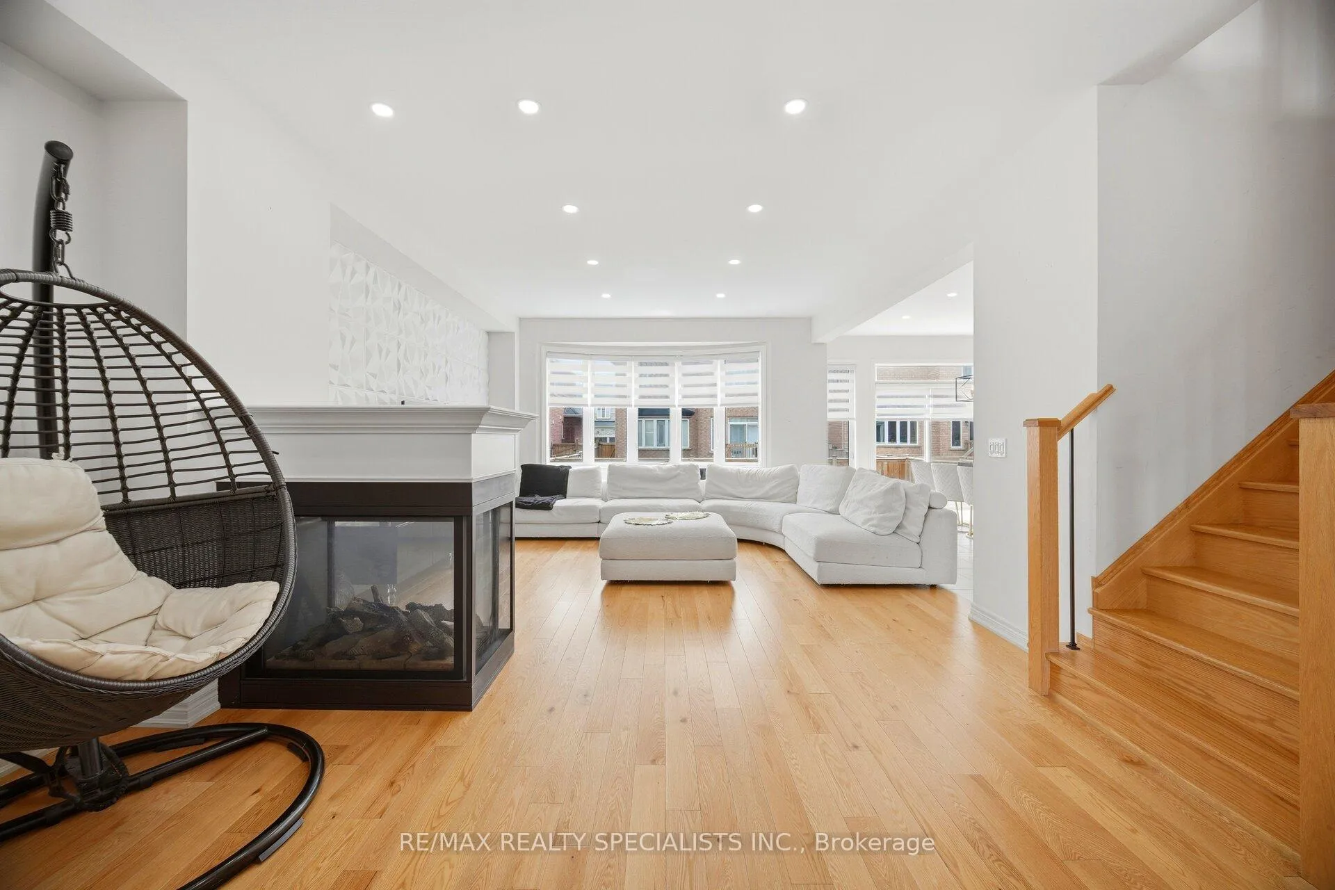 Photo 45 of 182 Whittington Drive, Hamilton, Meadowlands — HOMEH