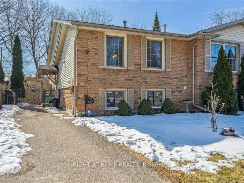 Photo 2 of 4 1/2 Leaside Drive, St. Catharines, Carlton/Bunting — HOMEH