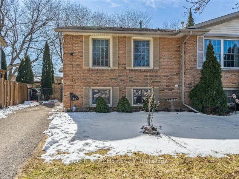 Photo 3 of 4 1/2 Leaside Drive, St. Catharines, Carlton/Bunting — HOMEH