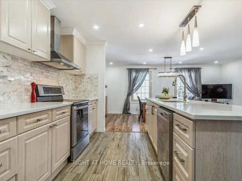 Photo 4 of 4 1/2 Leaside Drive, St. Catharines, Carlton/Bunting — HOMEH