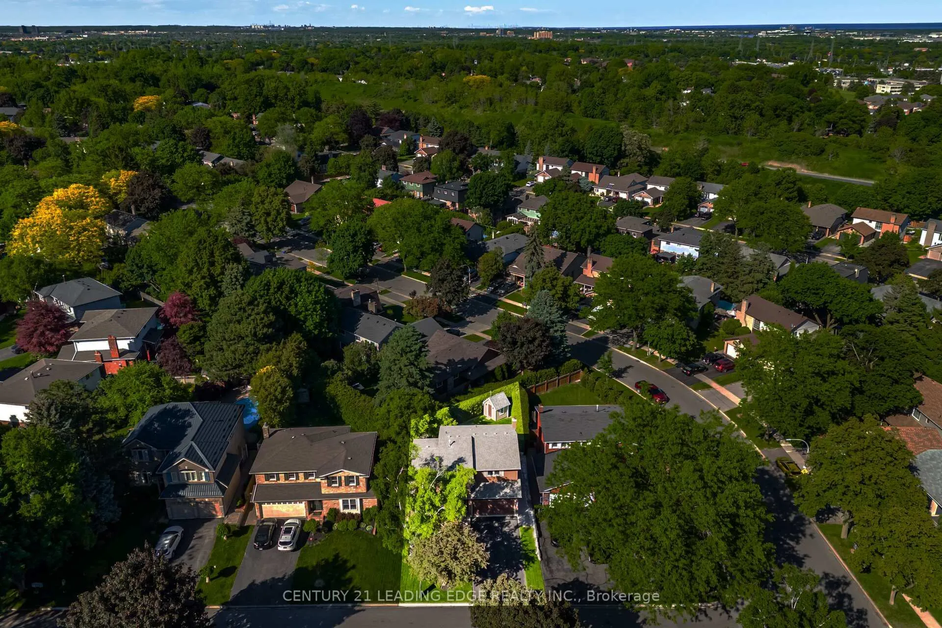Photo 3 of 2203 Previn Court, Burlington, Brant Hills — HOMEH