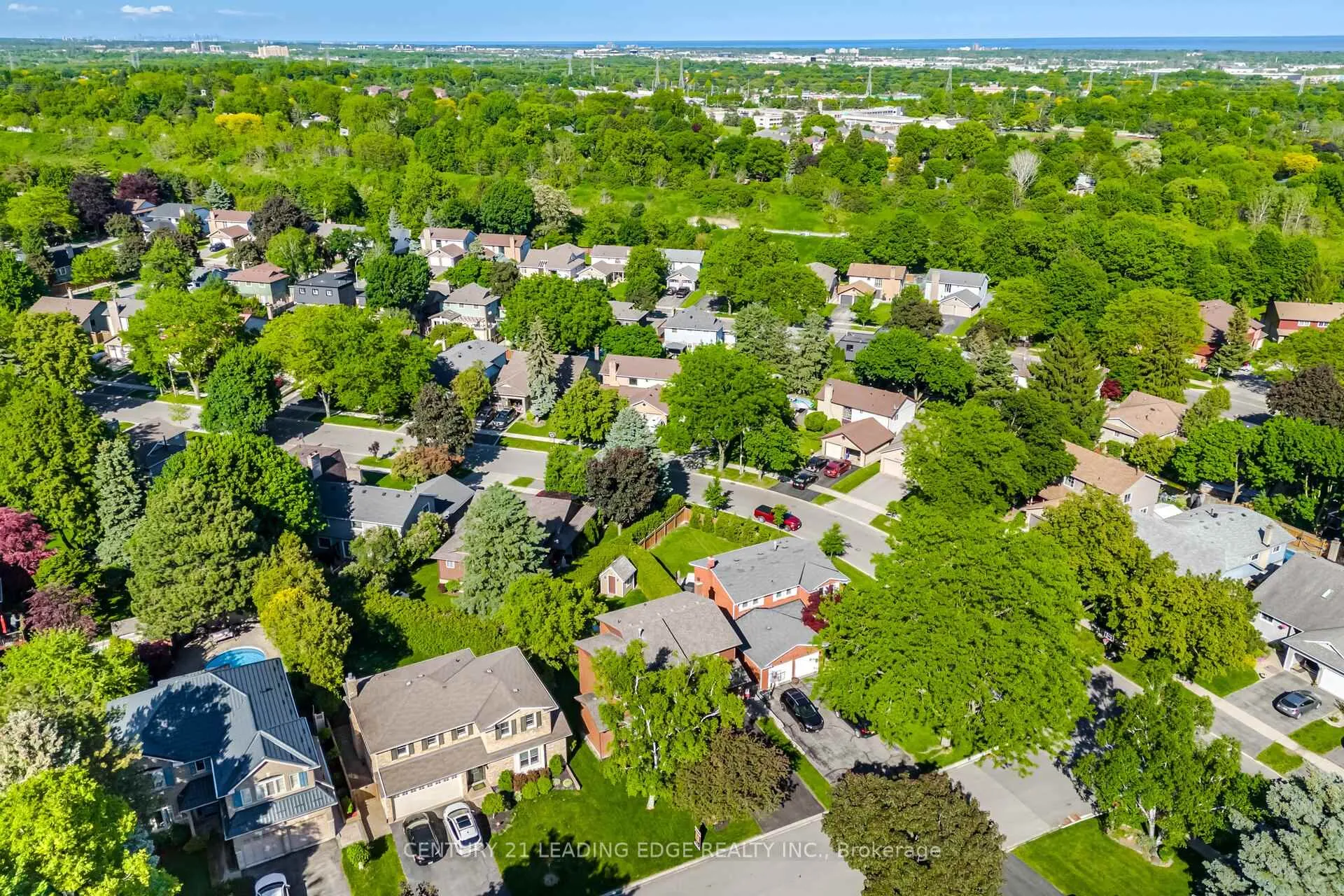 Photo 4 of 2203 Previn Court, Burlington, Brant Hills — HOMEH