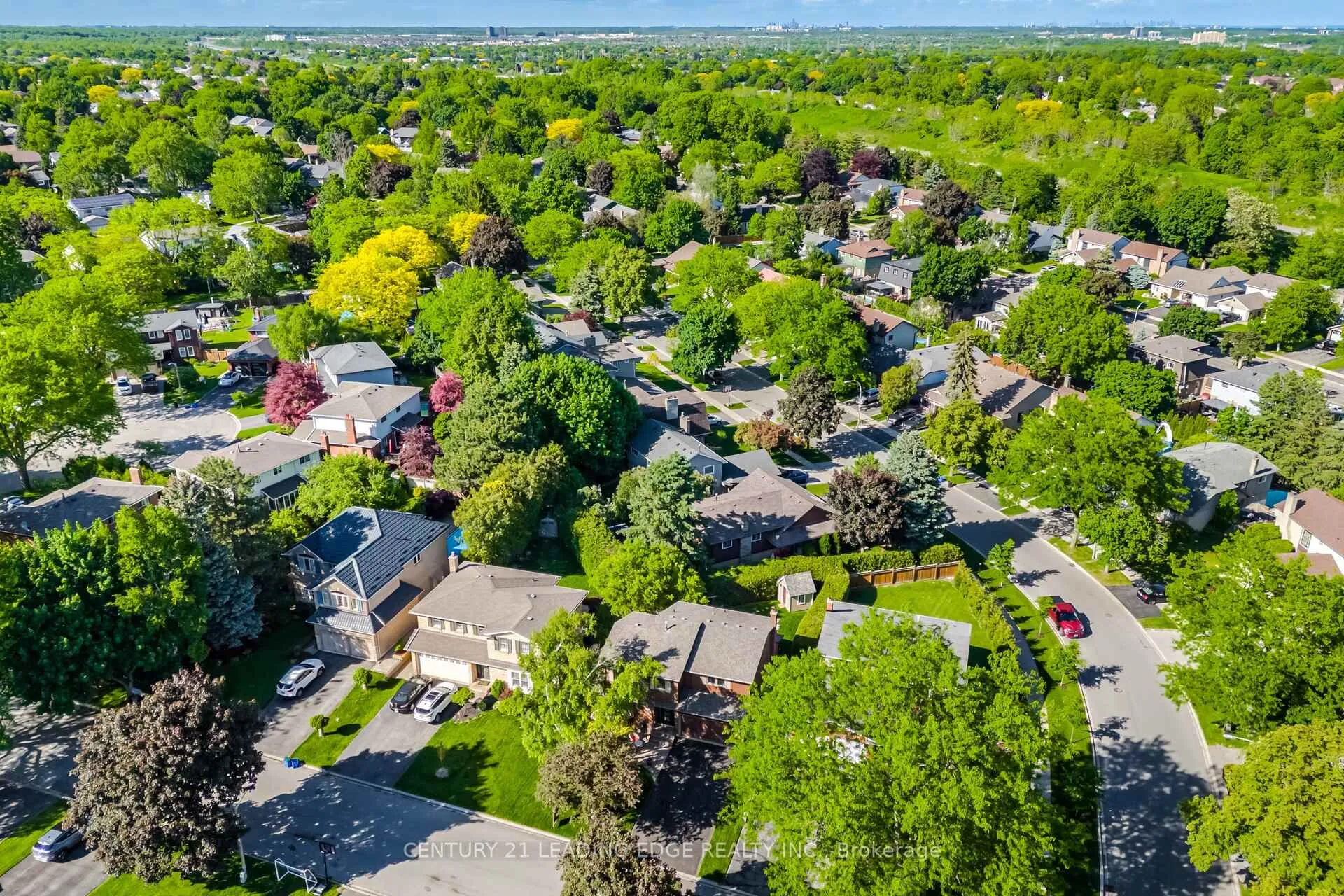 Photo 5 of 2203 Previn Court, Burlington, Brant Hills — HOMEH