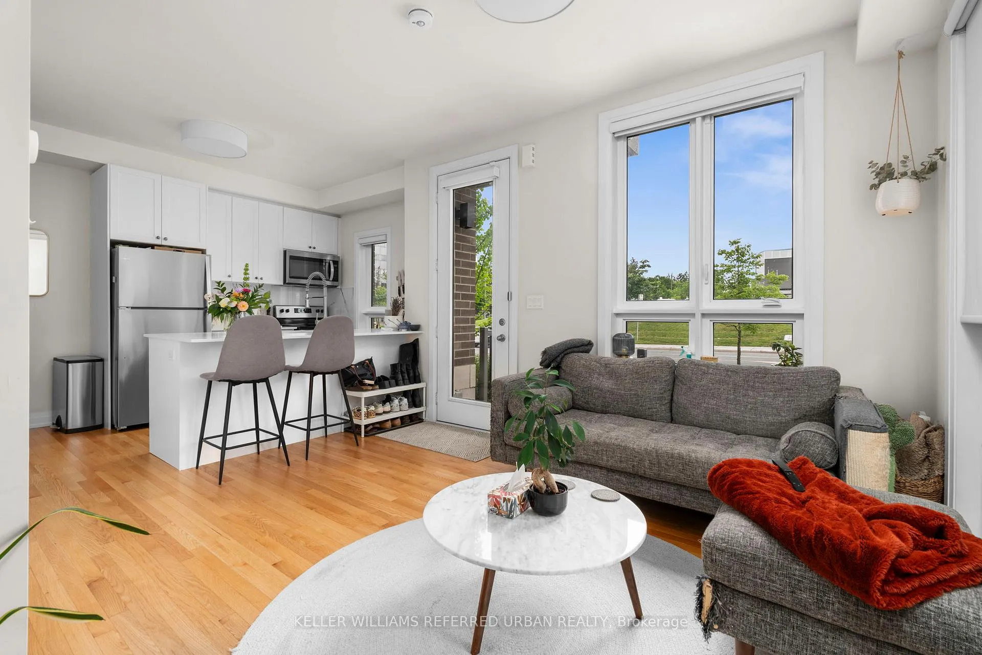 Front of Unit 1, 713 Lawrence Avenue W