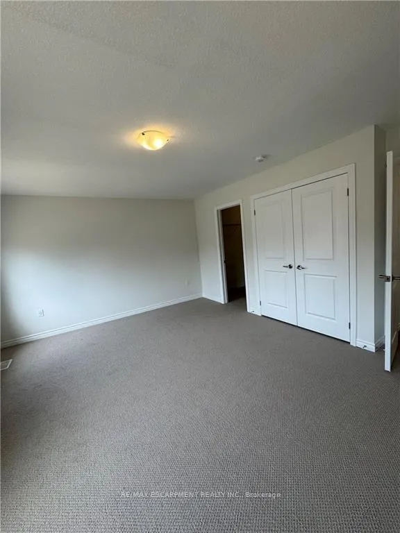 Photo 2 of 29 Gilham Way, Brant, Paris — HOMEH