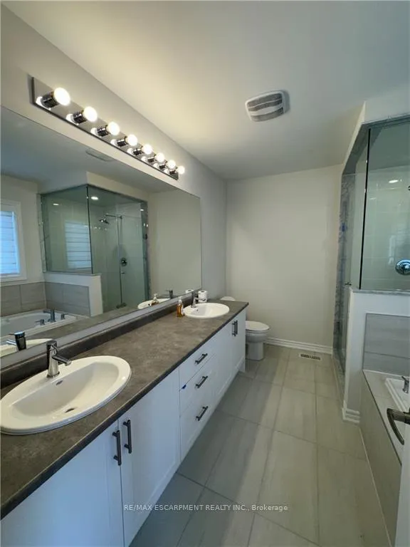 Photo 3 of 29 Gilham Way, Brant, Paris — HOMEH