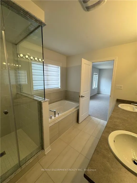 Photo 4 of 29 Gilham Way, Brant, Paris — HOMEH