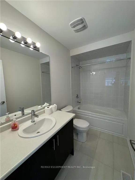 Photo 12 of 29 Gilham Way, Brant, Paris — HOMEH