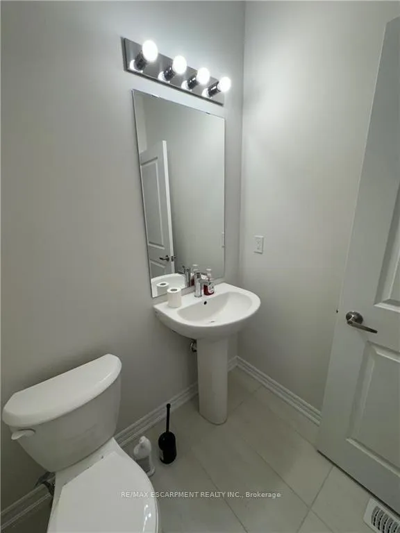 Photo 16 of 29 Gilham Way, Brant, Paris — HOMEH