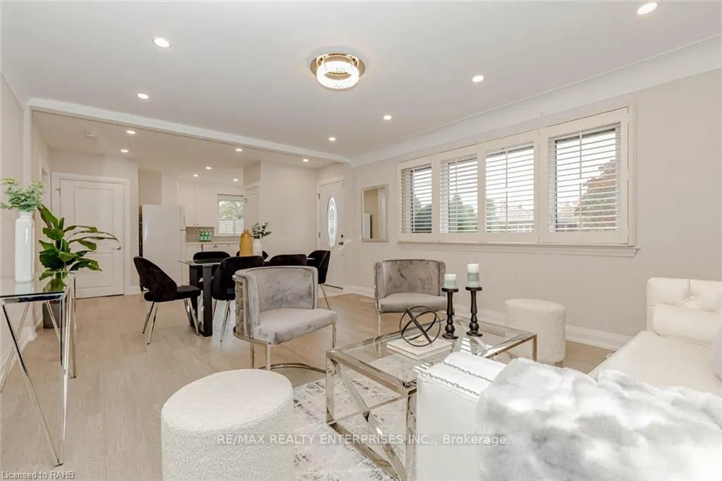 Photo 4 of Unit Main, 128 Clarendon Avenue, Hamilton, Balfour — HOMEH