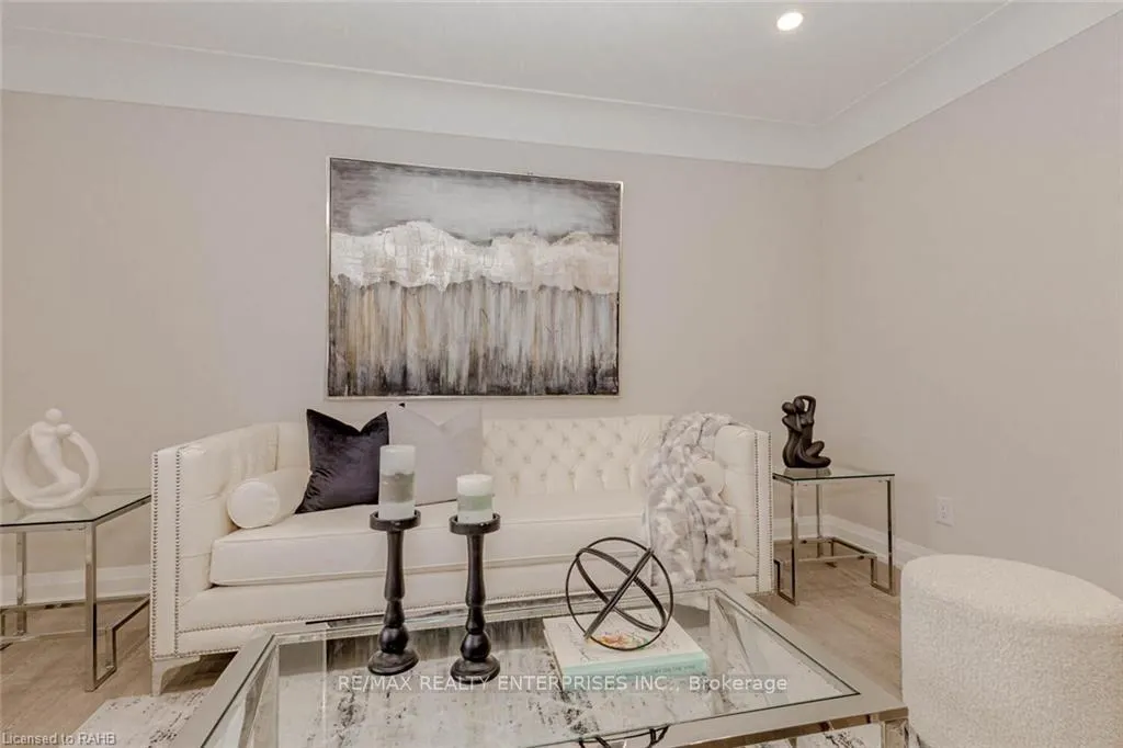 Photo 5 of Unit Main, 128 Clarendon Avenue, Hamilton, Balfour — HOMEH