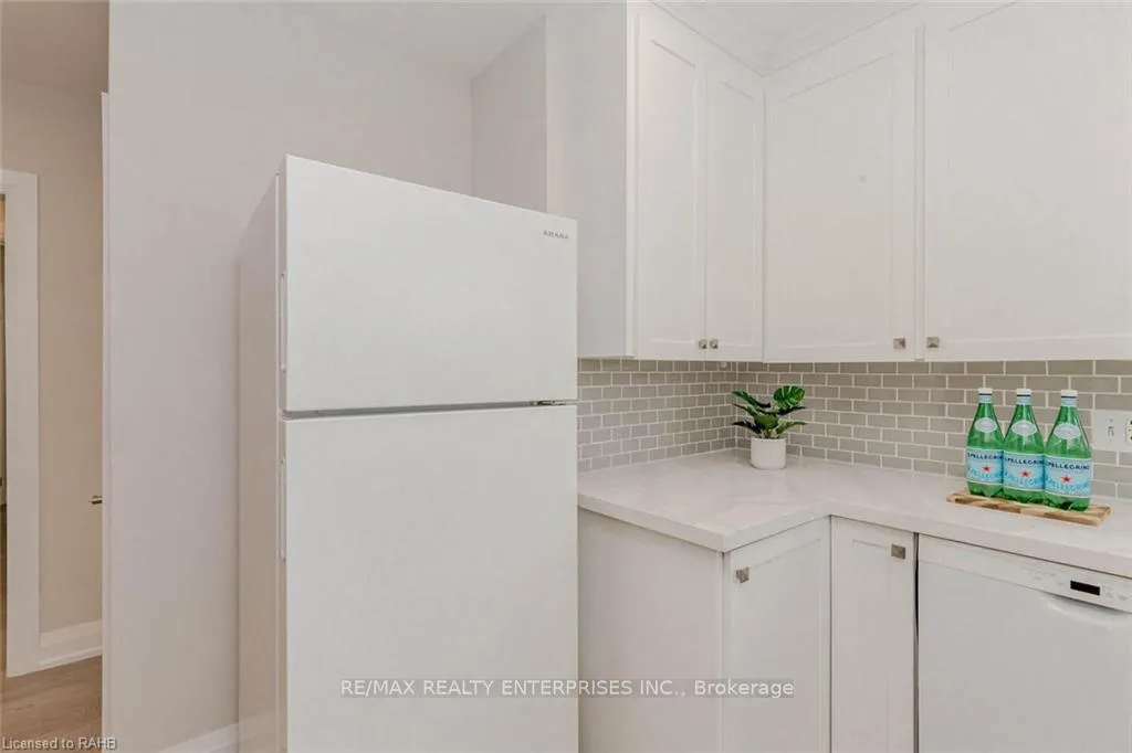 Photo 6 of Unit Main, 128 Clarendon Avenue, Hamilton, Balfour — HOMEH