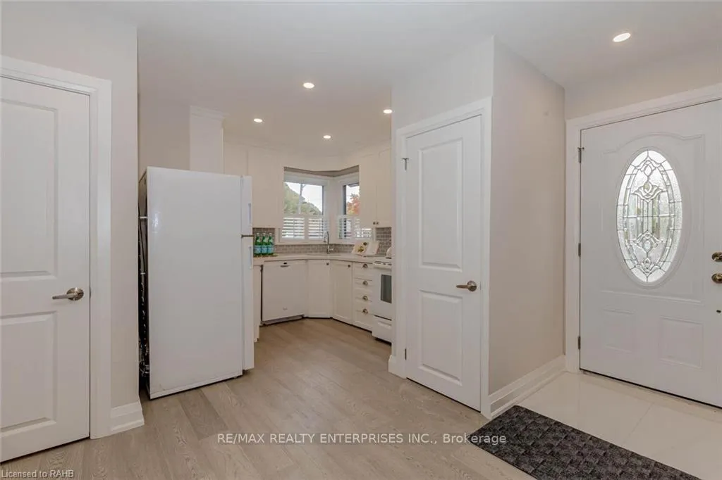 Photo 7 of Unit Main, 128 Clarendon Avenue, Hamilton, Balfour — HOMEH