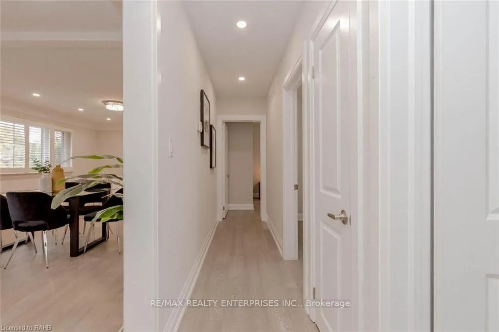 Photo 10 of Unit Main, 128 Clarendon Avenue, Hamilton, Balfour — HOMEH