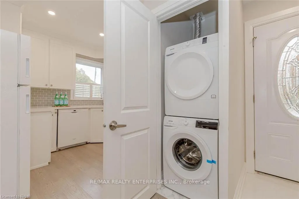 Photo 11 of Unit Main, 128 Clarendon Avenue, Hamilton, Balfour — HOMEH