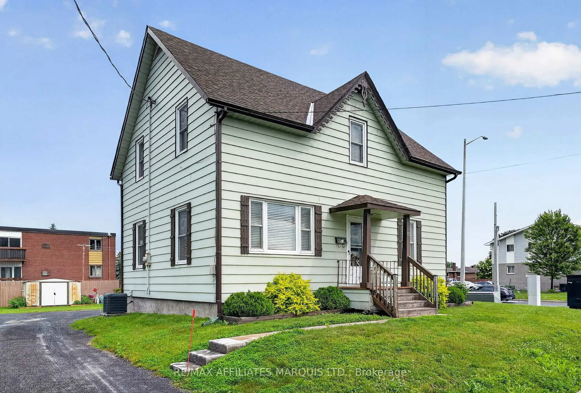 Photo 2 of 83 Eleventh Street E, Cornwall, Cornwall — HOMEH