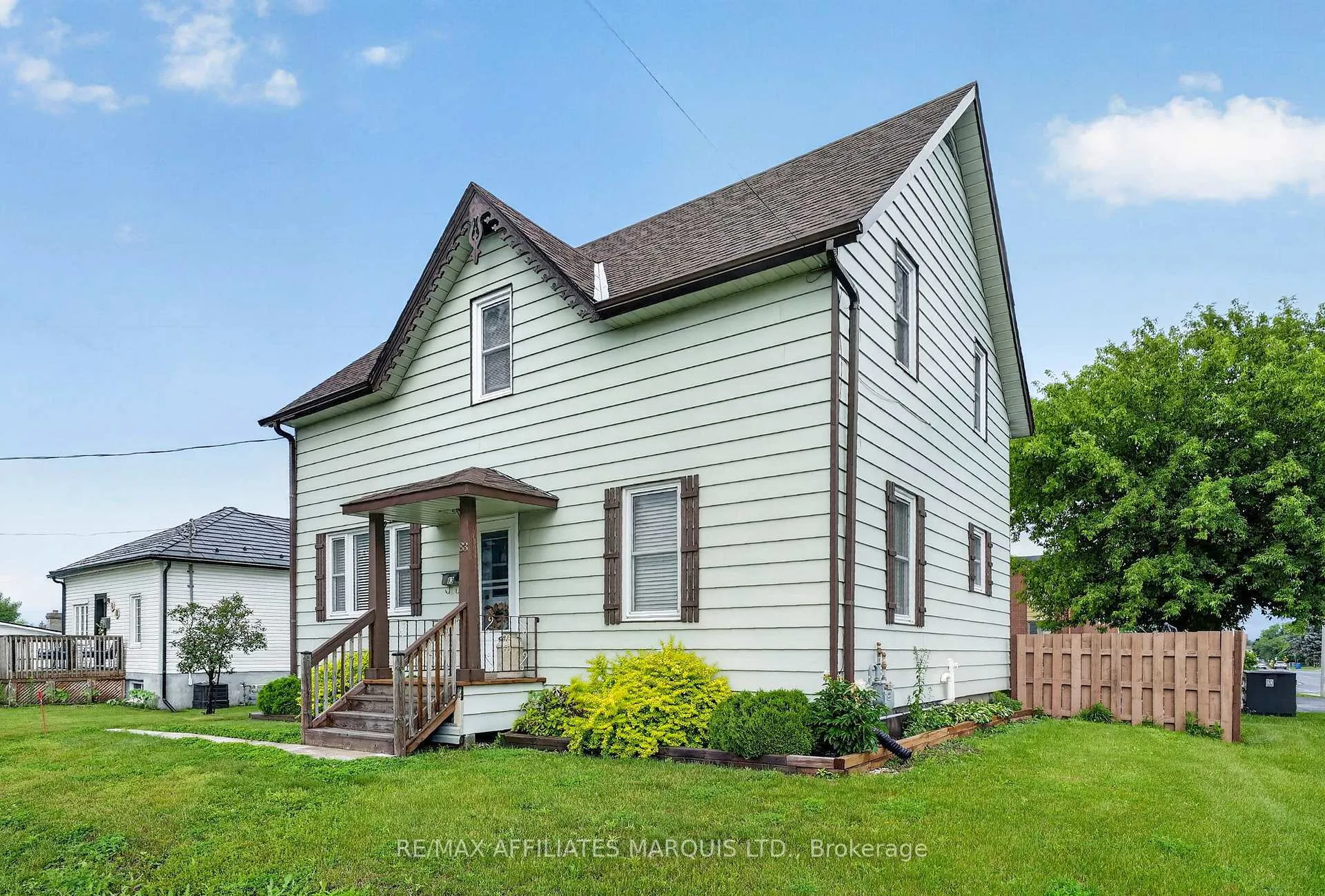 Photo 3 of 83 Eleventh Street E, Cornwall, Cornwall — HOMEH