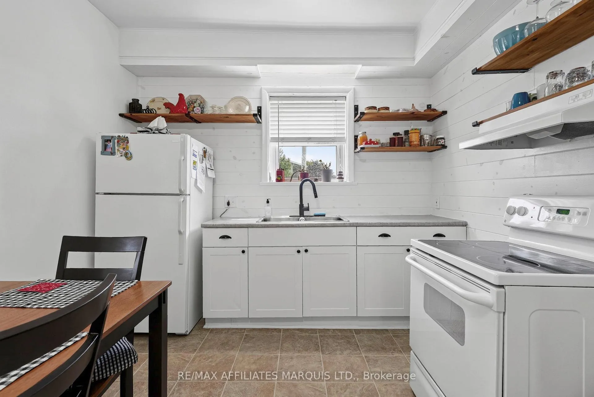 Photo 11 of 83 Eleventh Street E, Cornwall, Cornwall — HOMEH