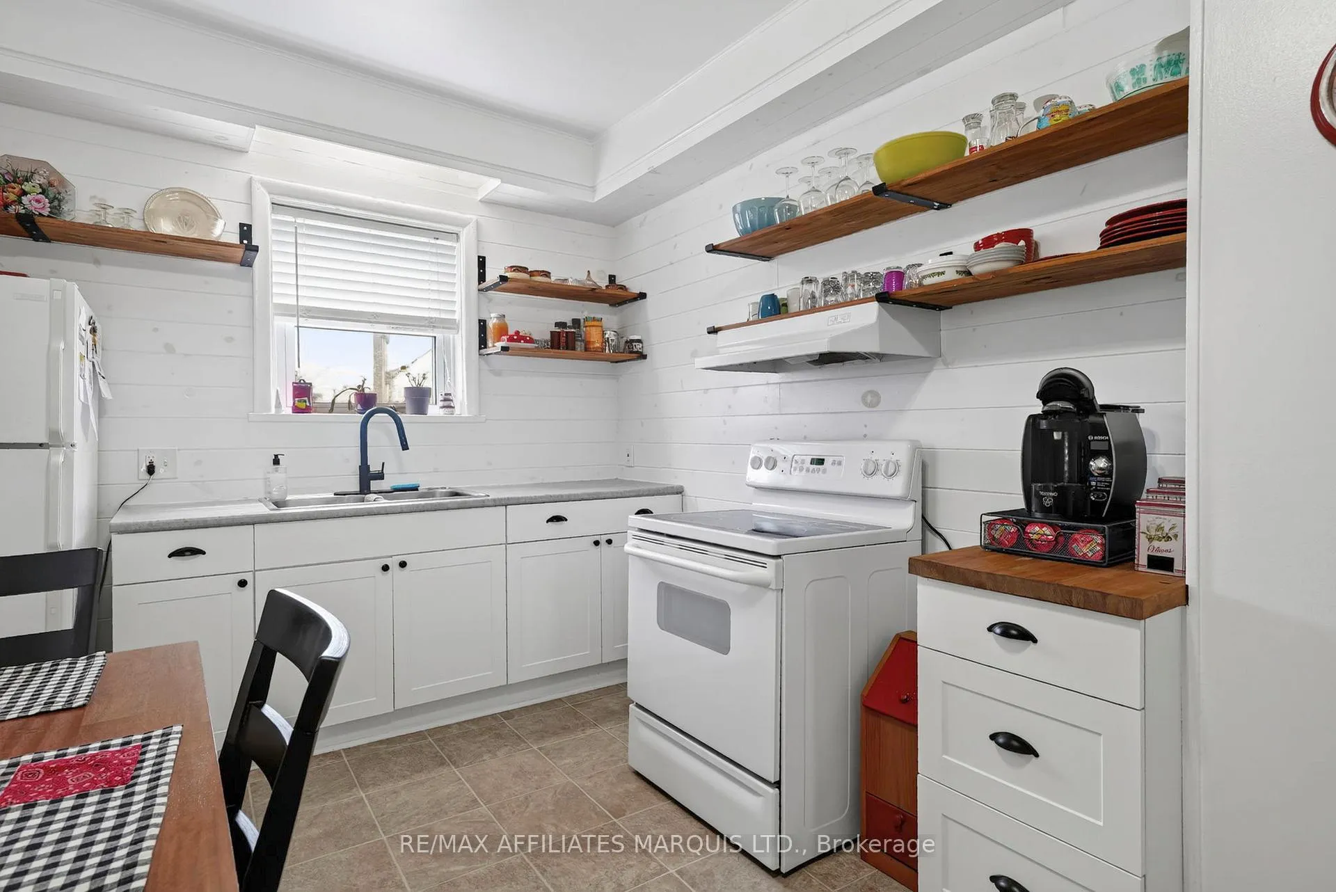 Photo 13 of 83 Eleventh Street E, Cornwall, Cornwall — HOMEH