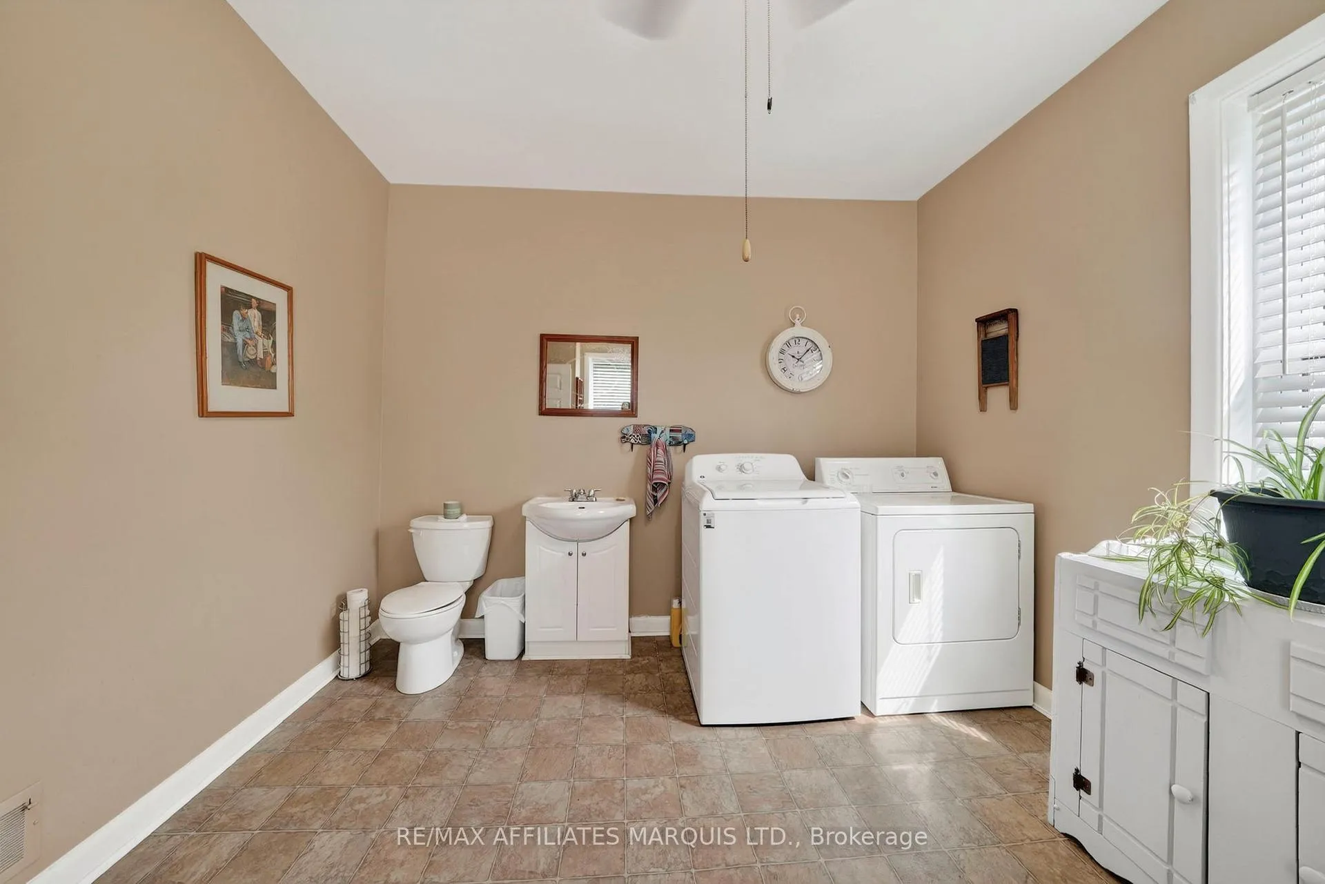 Photo 17 of 83 Eleventh Street E, Cornwall, Cornwall — HOMEH