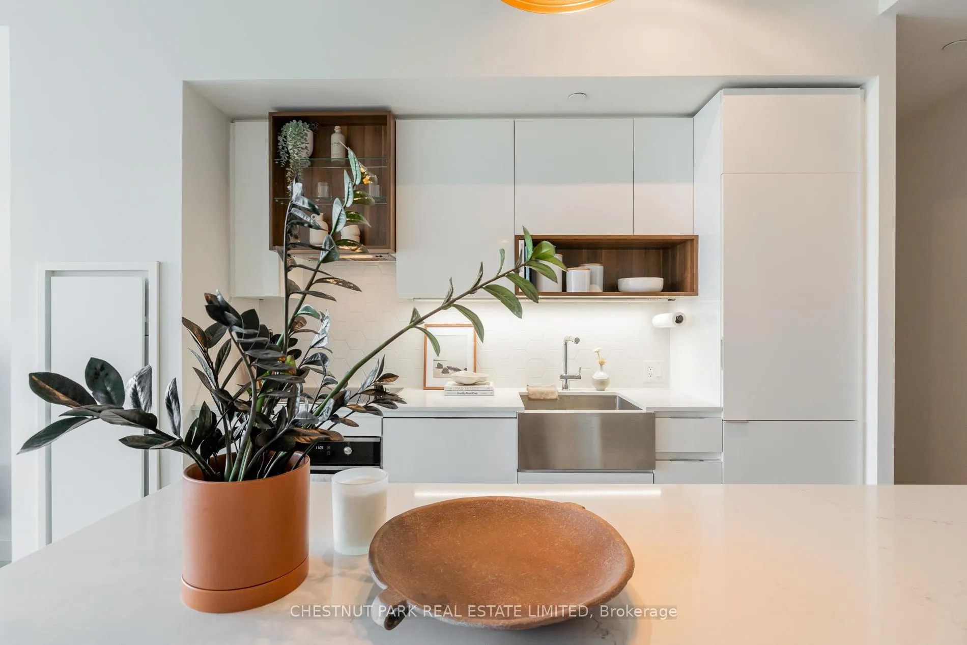 Photo 5 of 383 Sorauren Avenue, Toronto, Roncesvalles — HOMEH