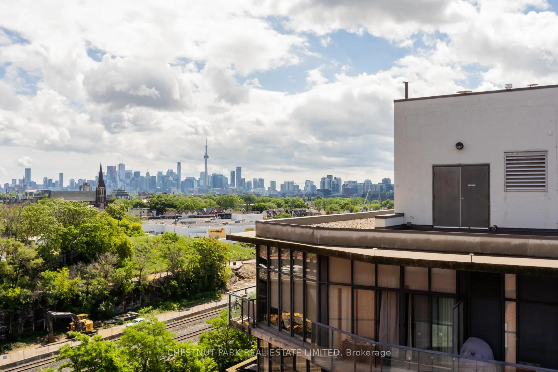 Photo 23 of 383 Sorauren Avenue, Toronto, Roncesvalles — HOMEH
