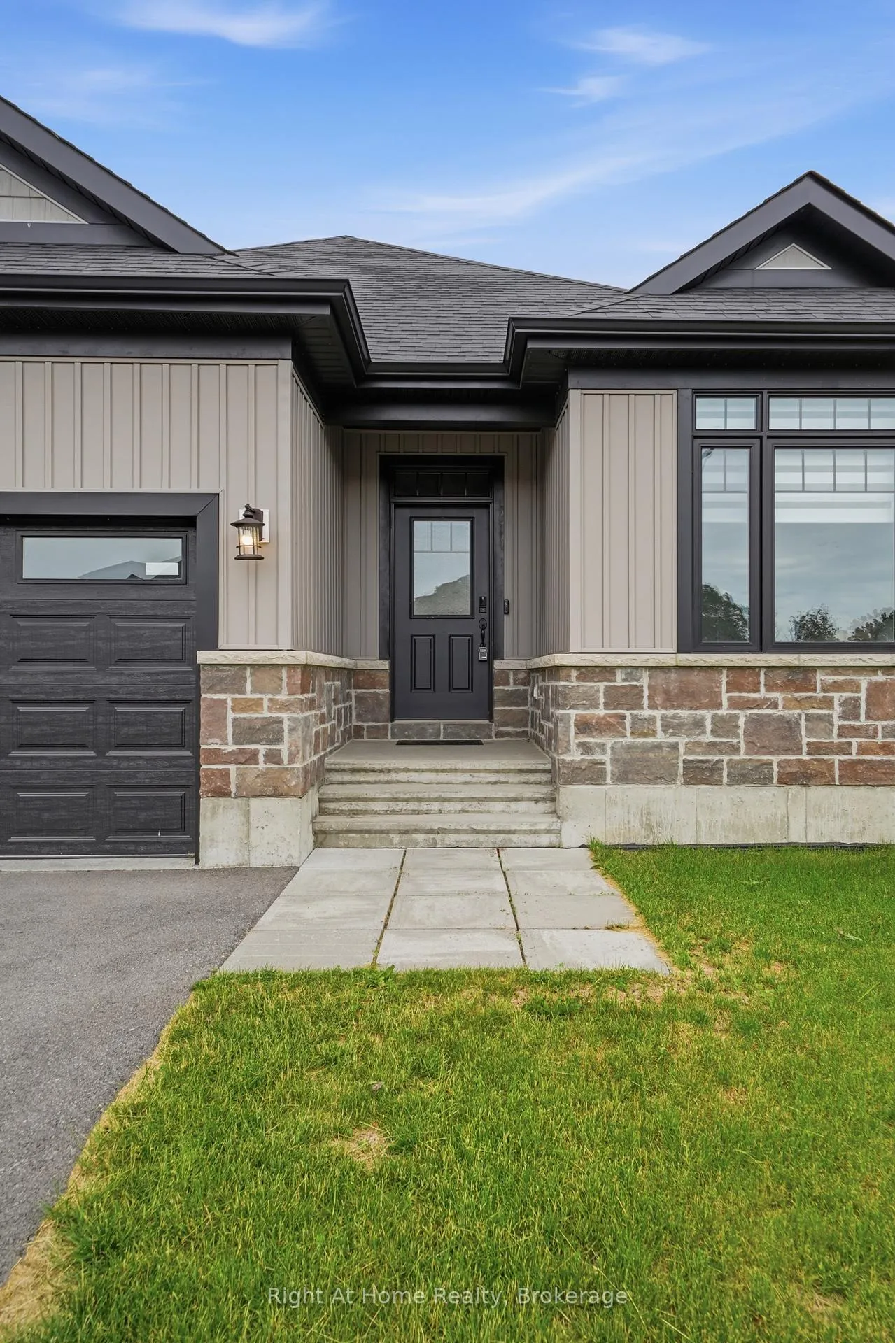 Photo 2 of 27 Redwood Drive, Belleville, Thurlow Ward — HOMEH