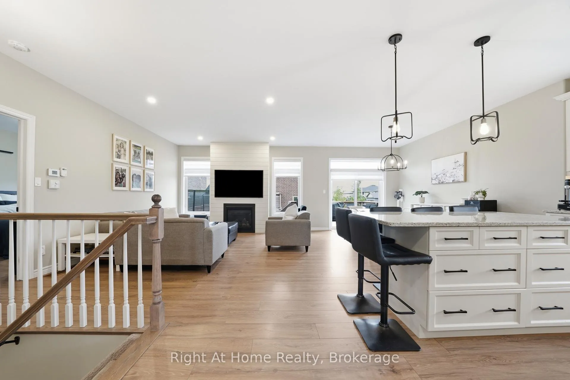 Photo 4 of 27 Redwood Drive, Belleville, Thurlow Ward — HOMEH