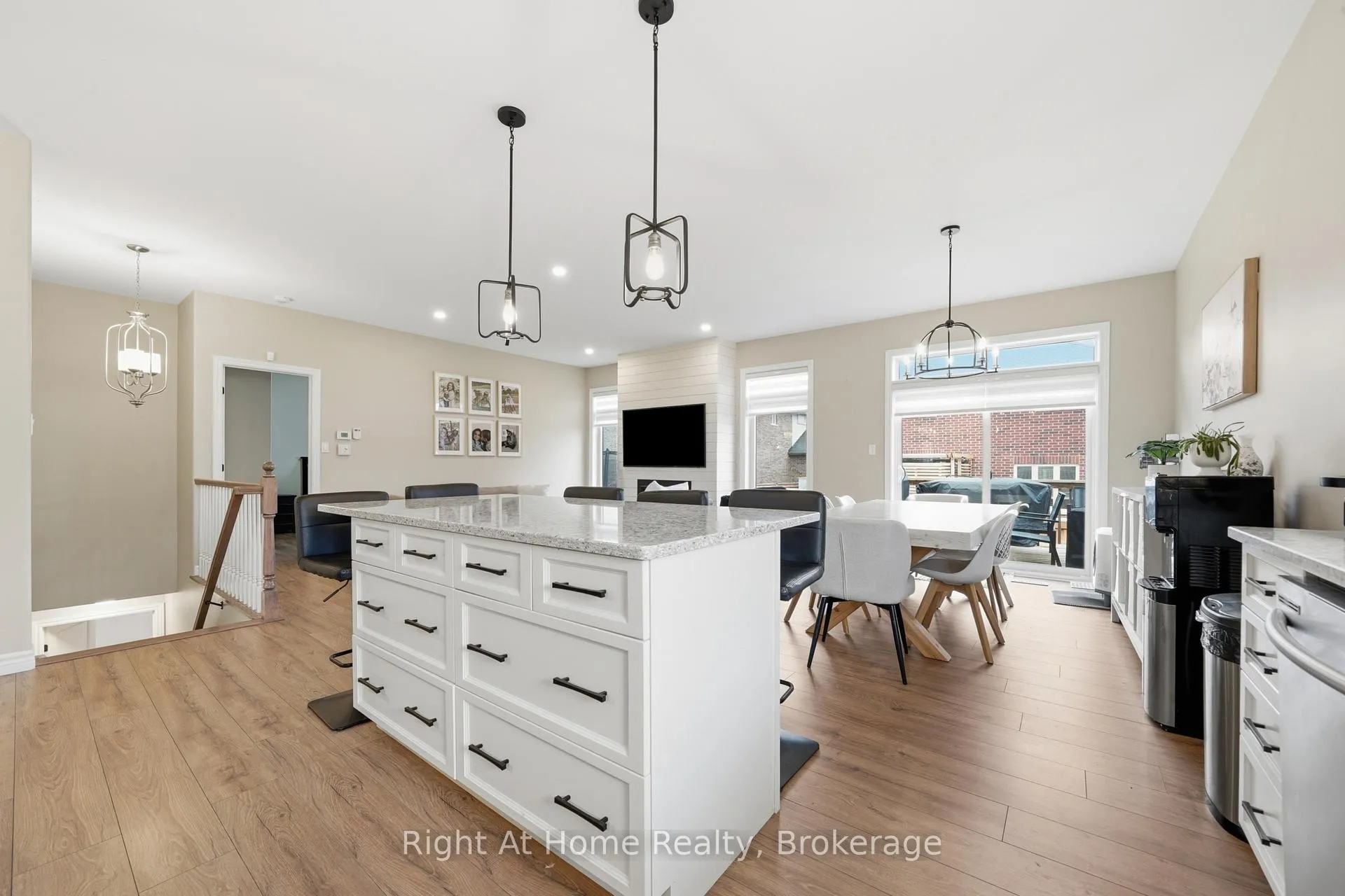 Photo 6 of 27 Redwood Drive, Belleville, Thurlow Ward — HOMEH